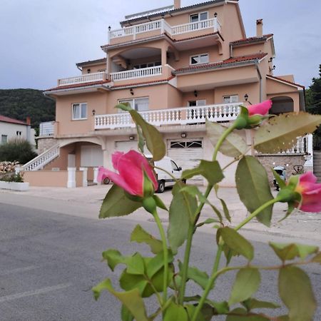 Apartments Mig - With Beautiful Garden Supetarska Draga Exterior photo
