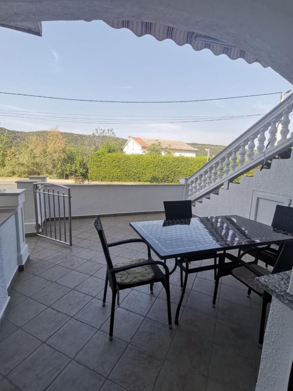 Apartments Mig - With Beautiful Garden Supetarska Draga Exterior photo