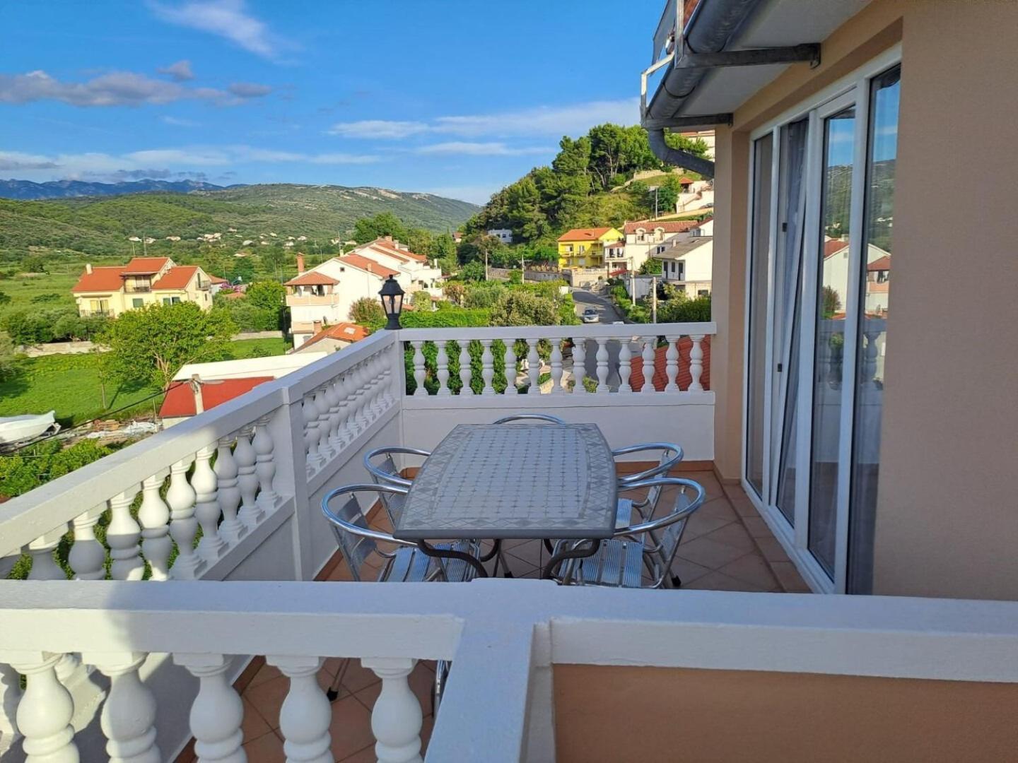 Apartments Mig - With Beautiful Garden Supetarska Draga Exterior photo