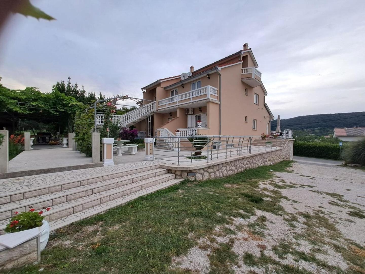 Apartments Mig - With Beautiful Garden Supetarska Draga Exterior photo