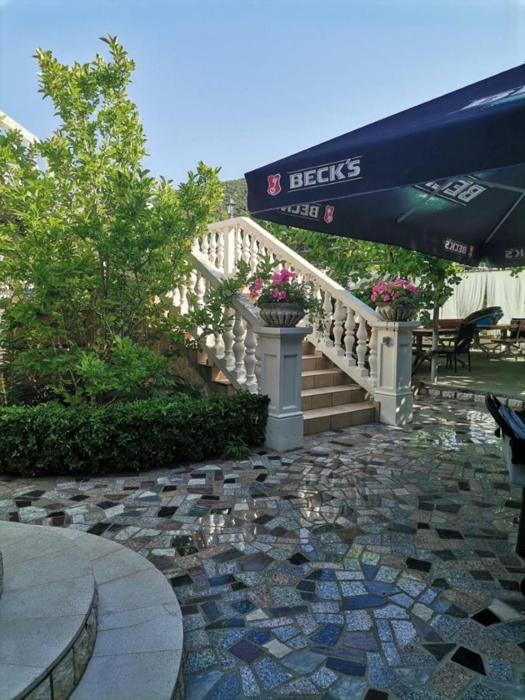 Apartments Mig - With Beautiful Garden Supetarska Draga Exterior photo