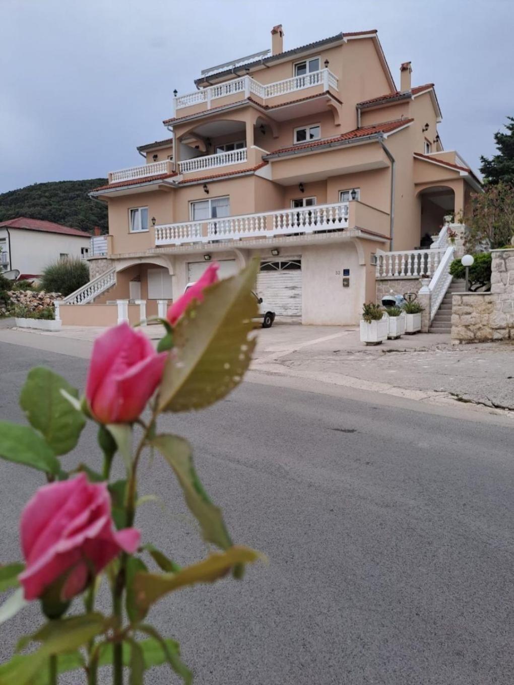 Apartments Mig - With Beautiful Garden Supetarska Draga Exterior photo