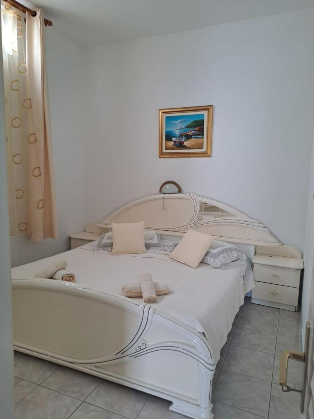 Apartments Mig - With Beautiful Garden Supetarska Draga Exterior photo