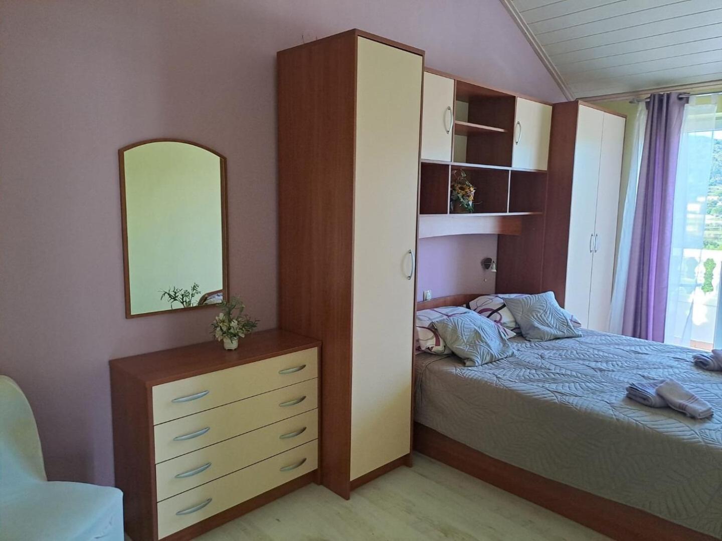 Apartments Mig - With Beautiful Garden Supetarska Draga Exterior photo